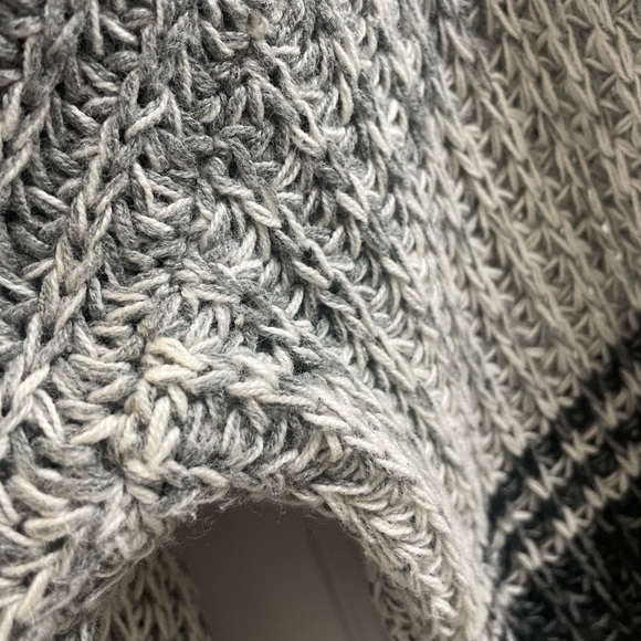 EUC American Eagle Striped Grey Sweater size Medium - Picture 3 of 4